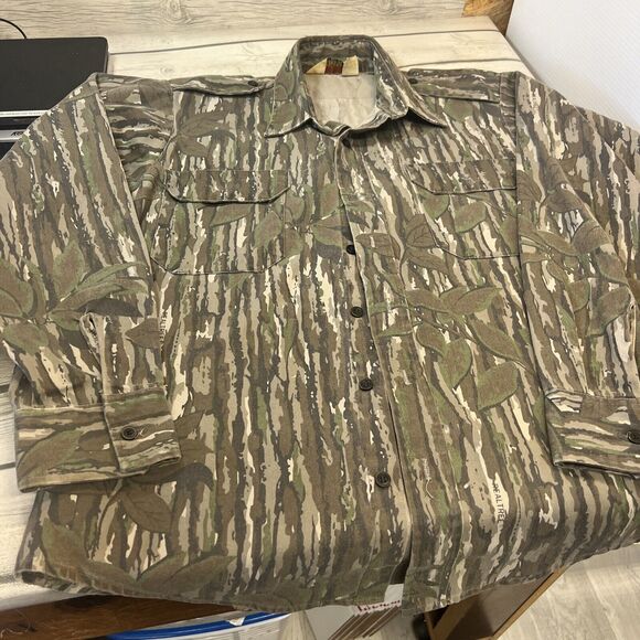 Vintage Cabela’s Chamois Button Shirt Men's Medium Long Sleeve Realtree Camo USA - Picture 1 of 9